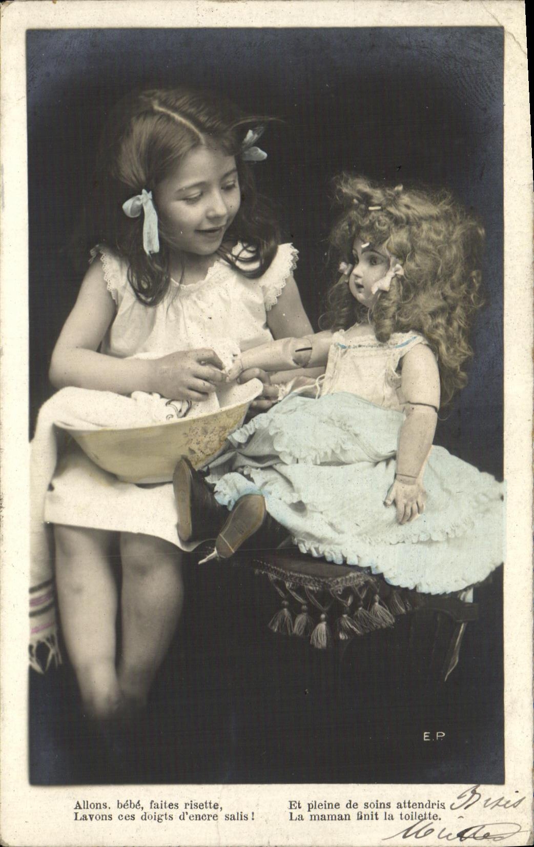 CPA Fantaisie Enfant Poupee