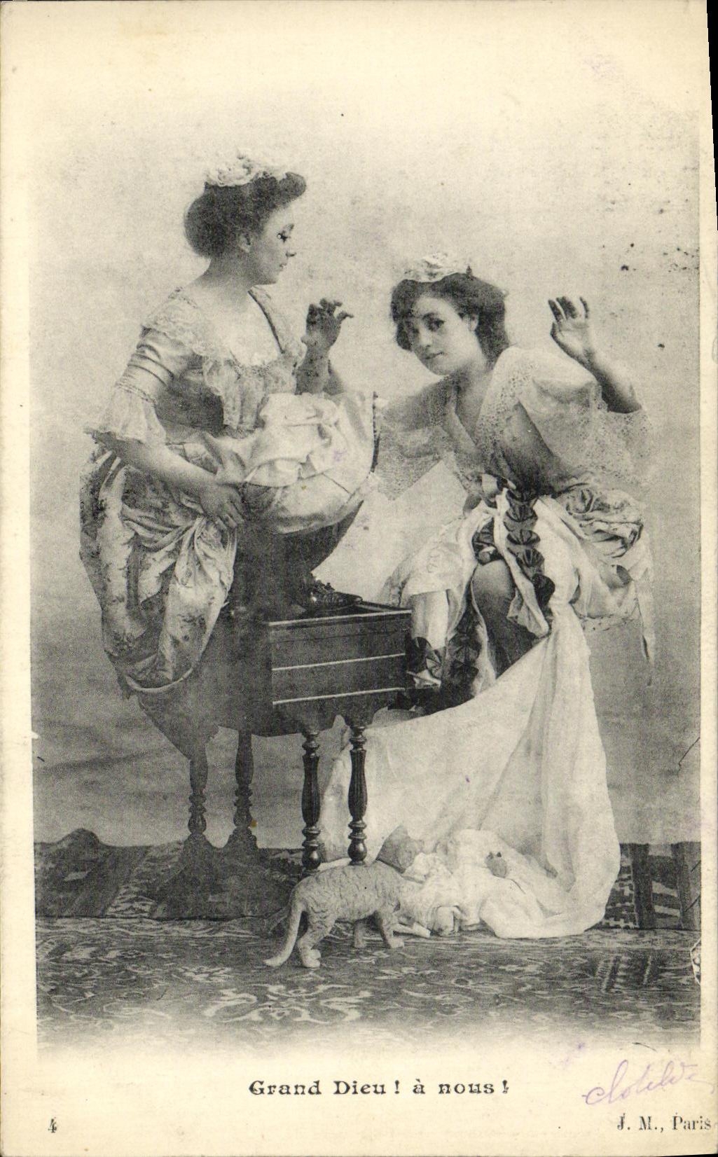 CPA Fantaisie Femmes Chat 