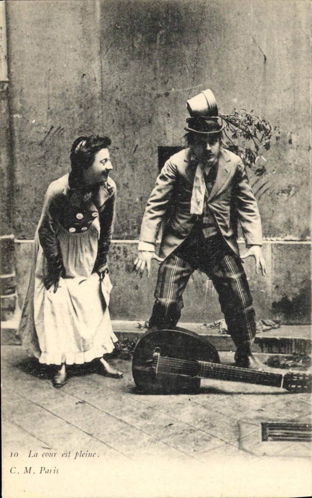 Scène de comédie — La cour est pleine — C. M. Paris, n°10