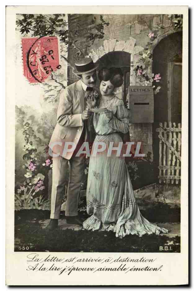 Couple in front of a mailbox — romantic scene — B.G.I. n°550