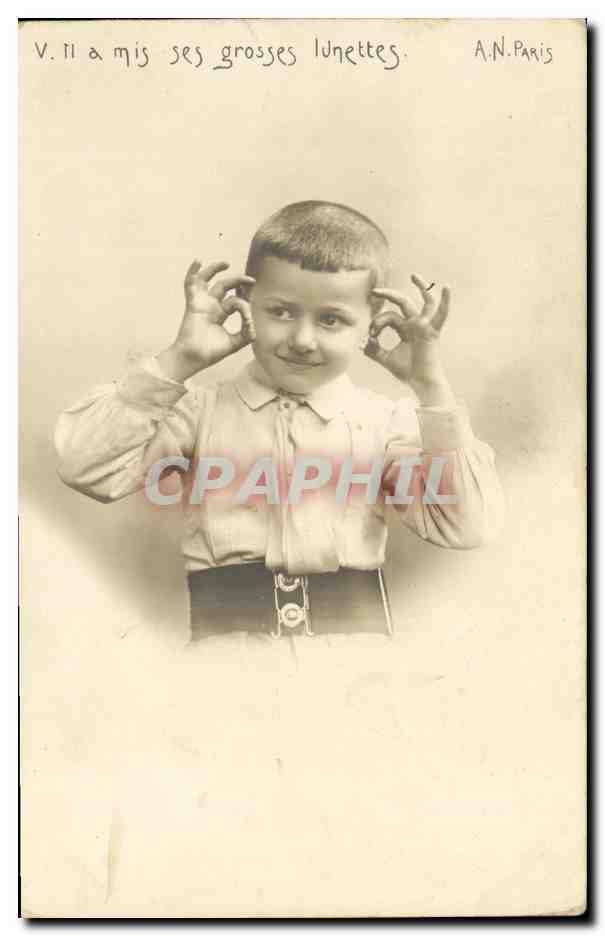CPA Fantaisie Enfant Il a mis ses grosses lunettes Docteur 