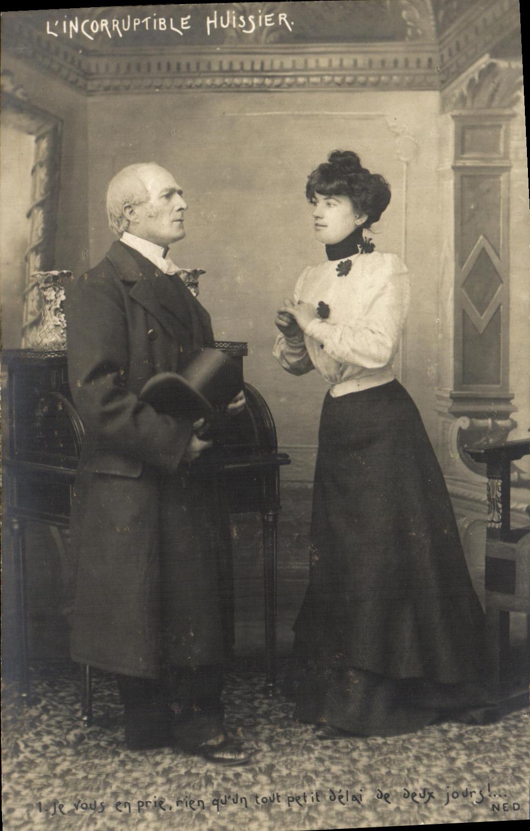 CPA Fantaisie Femme L incorruptible huissier