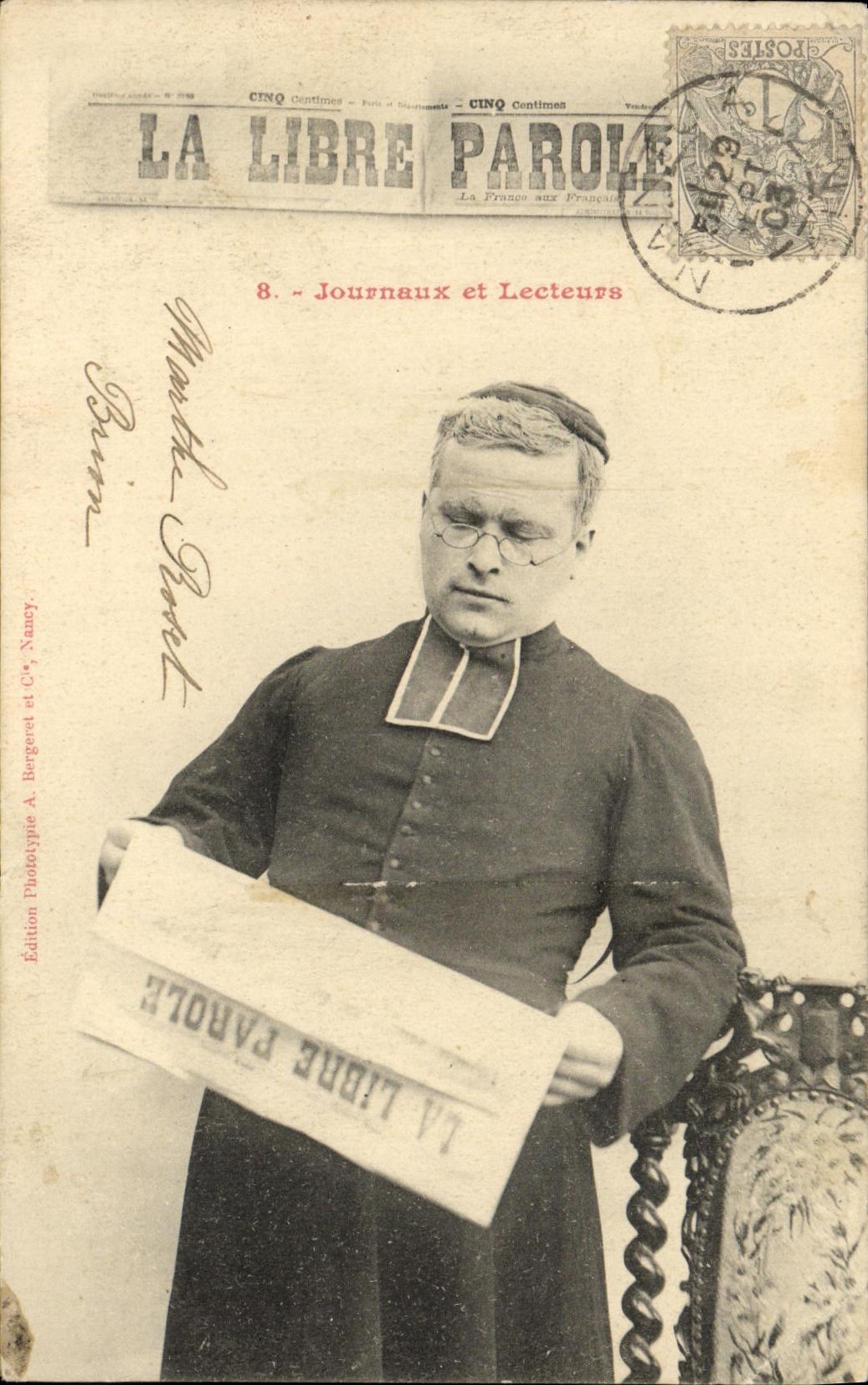 Prêtre tenant un journal — La Libre Parole — Édition Phototype A. Bergeret et Cie, Nancy