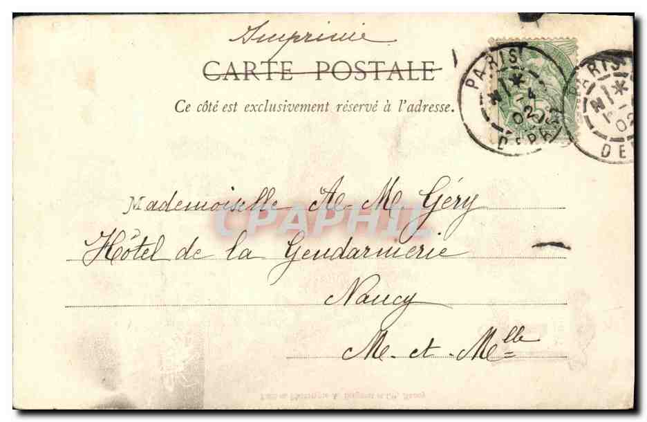 Femme devant une boîte de parfumerie — Édition Phototypie A. Bergéret et Cie, Nancy — N°1 — Reverso