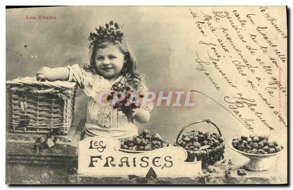 CPA Fantaisie Enfant Les fraises Les fruits