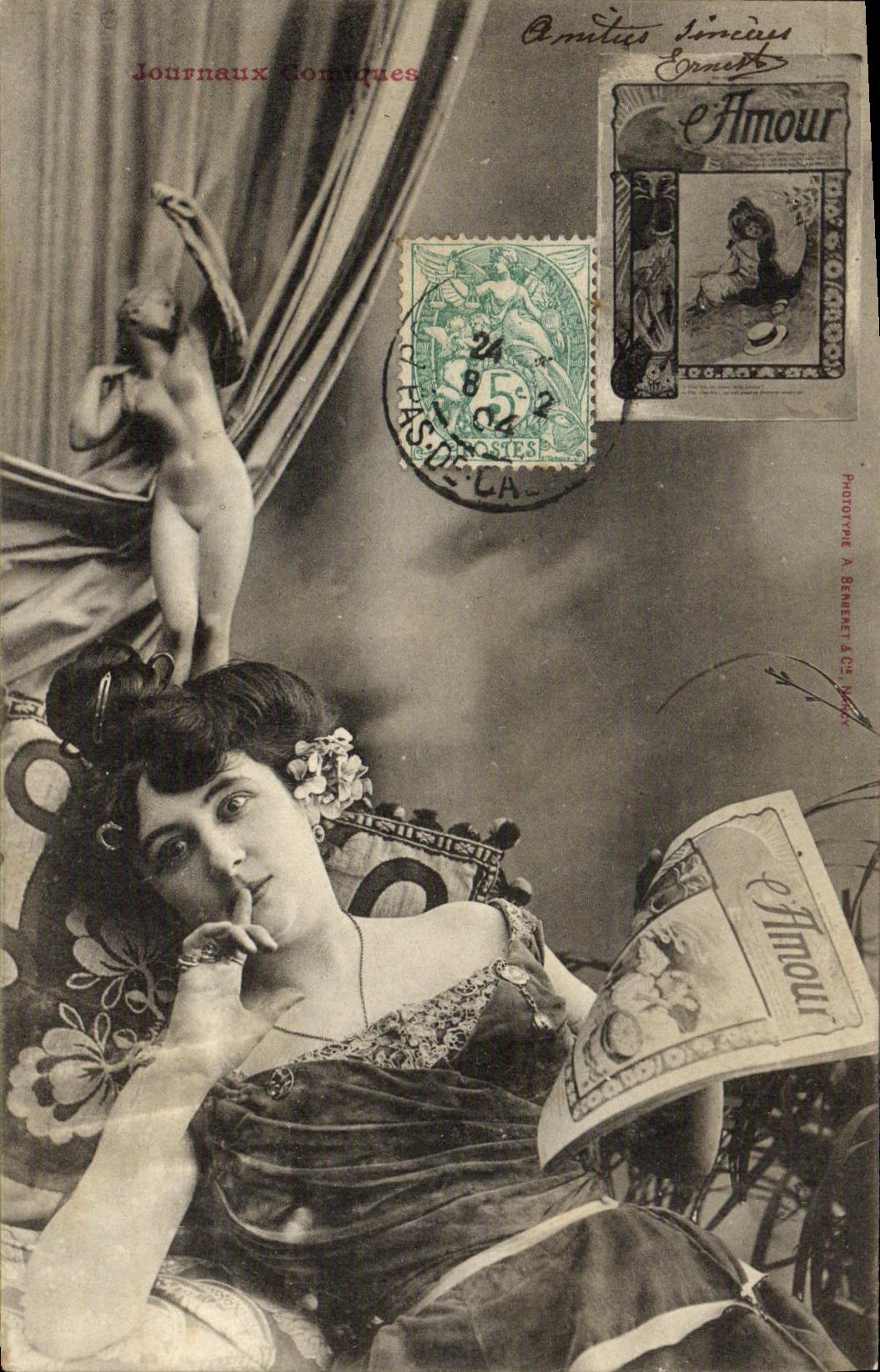 Femme lisant un journal — Journaux Comiques — Phototypie A. Benement & Cie