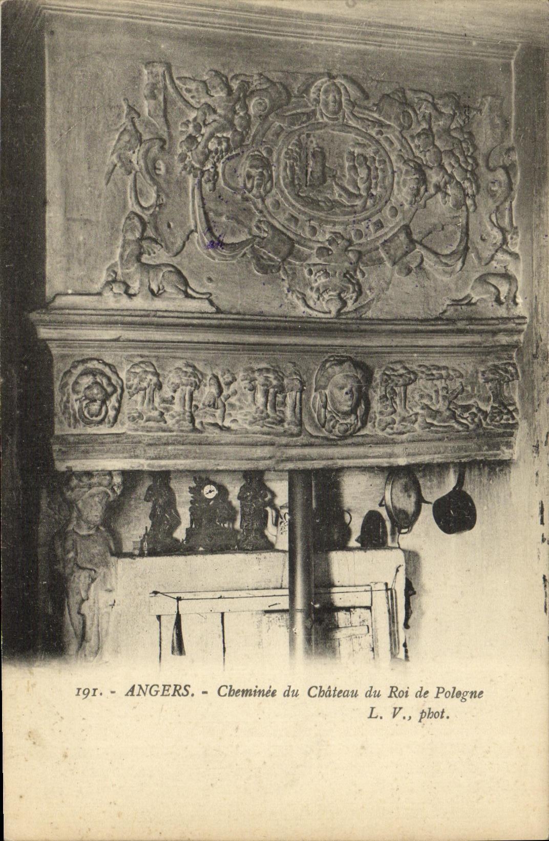 CPA Angers Cheminee du chateau du roi de Pologne 