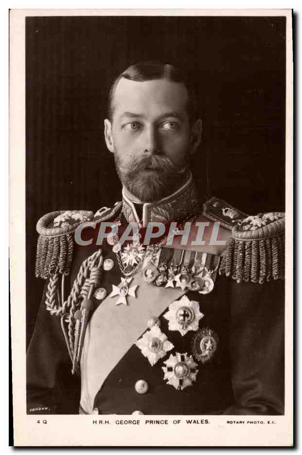 H.R.H. George Prince of Wales — en uniforme militaire orné de décorations — Rotary Photo. E.C.