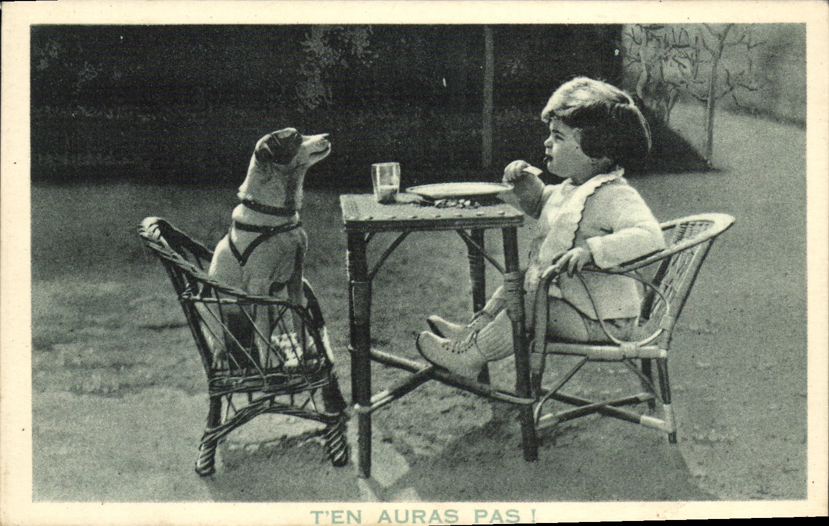 CPA Fantaisie Enfant Chien 