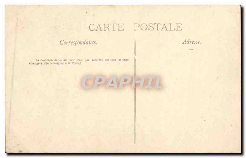 Frau in dunkler Kleidung — wartend vor dekoriertem Kamin — Verlag N. D. (Paris) — Seriennummer nicht sichtbar — Rückseite
