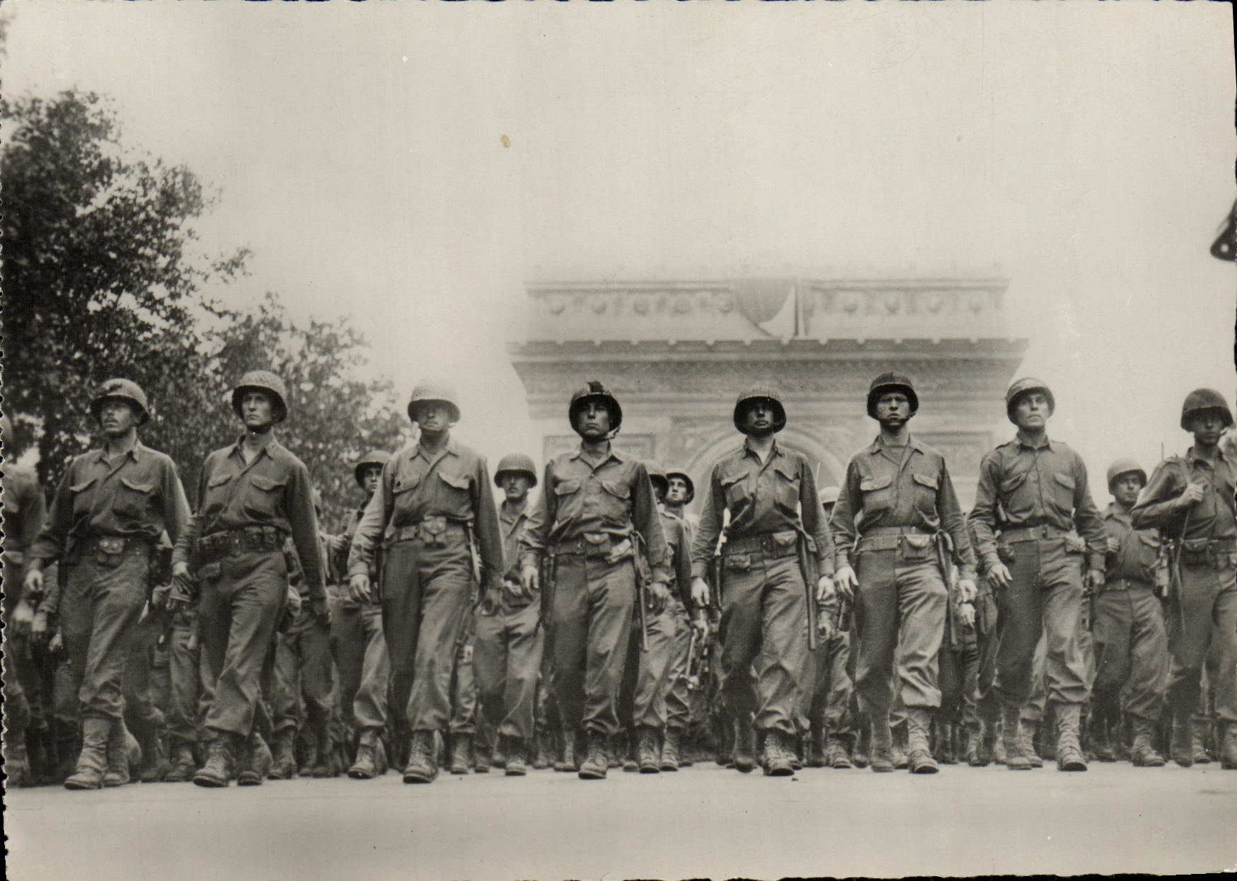 CPM Defile de l infanterie americaine Militaria Paris Arc de Triomphe 