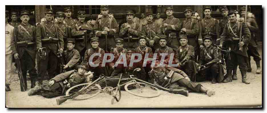 CARTE PHOTO Soldats Militaria Velo Cycles numero 24 sur le kepi 