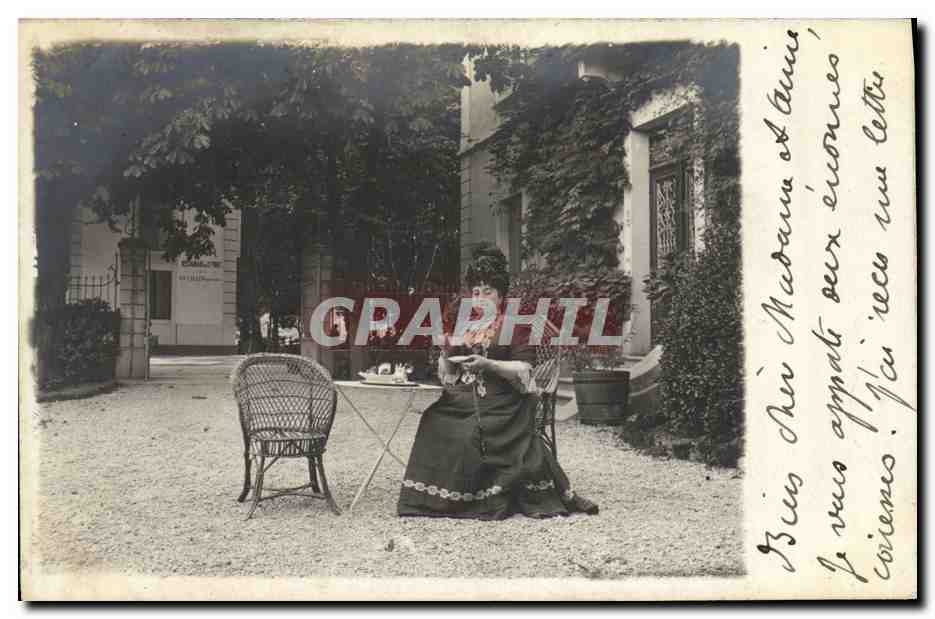 CARTE PHOTO Femme Bourgeoise buvant le the