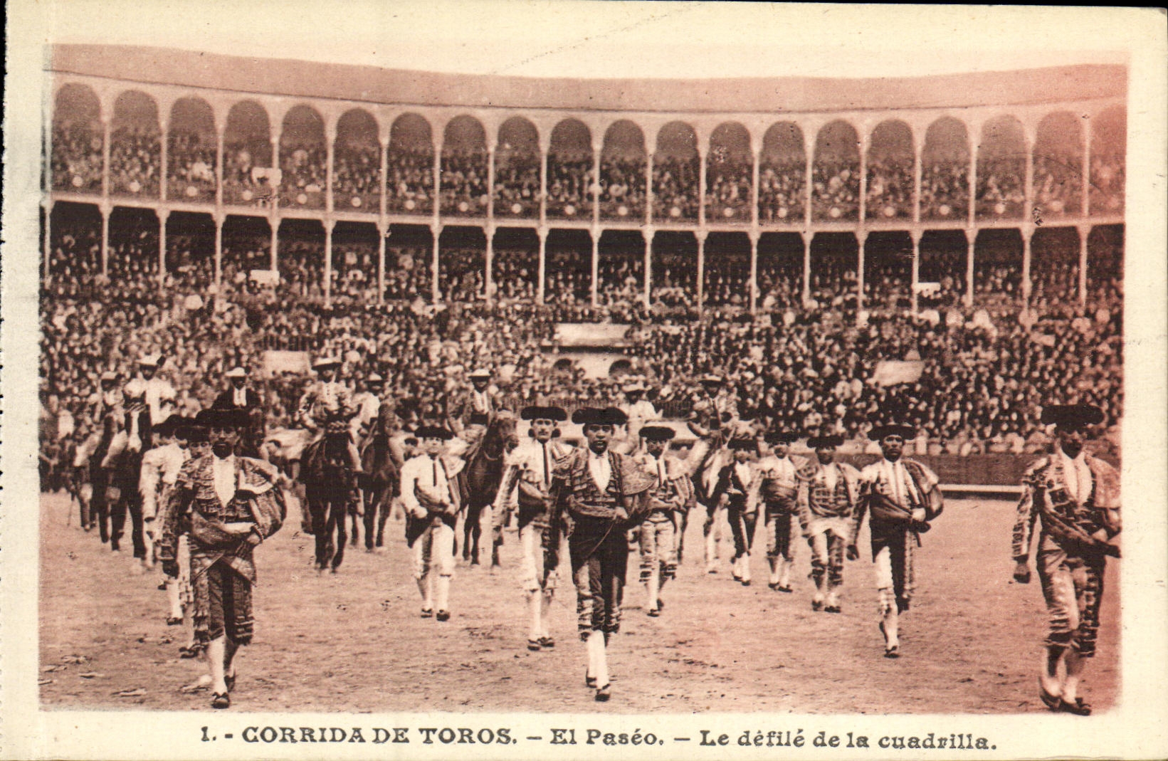 CPA Sport Espagne Corrida Toro Taureau Le defile de la Cuardilla