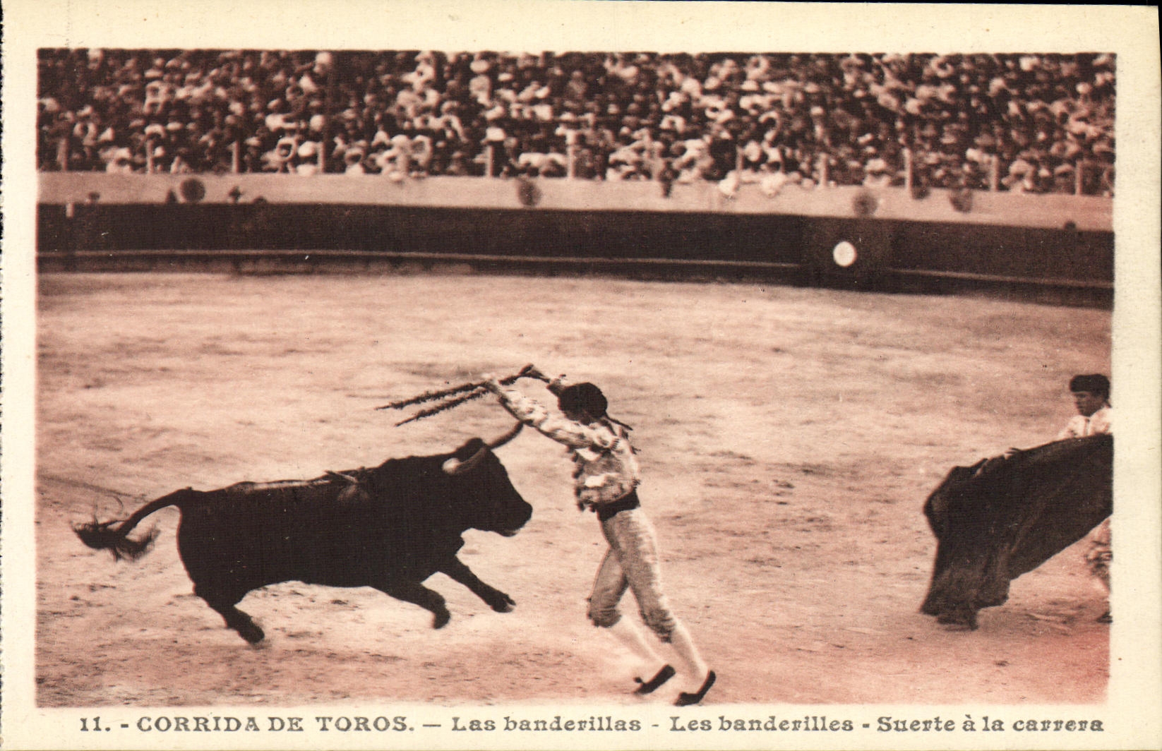 CPA Sport Espagne Corrida Toro Taureau Les banderilles Suerte a la carrera 