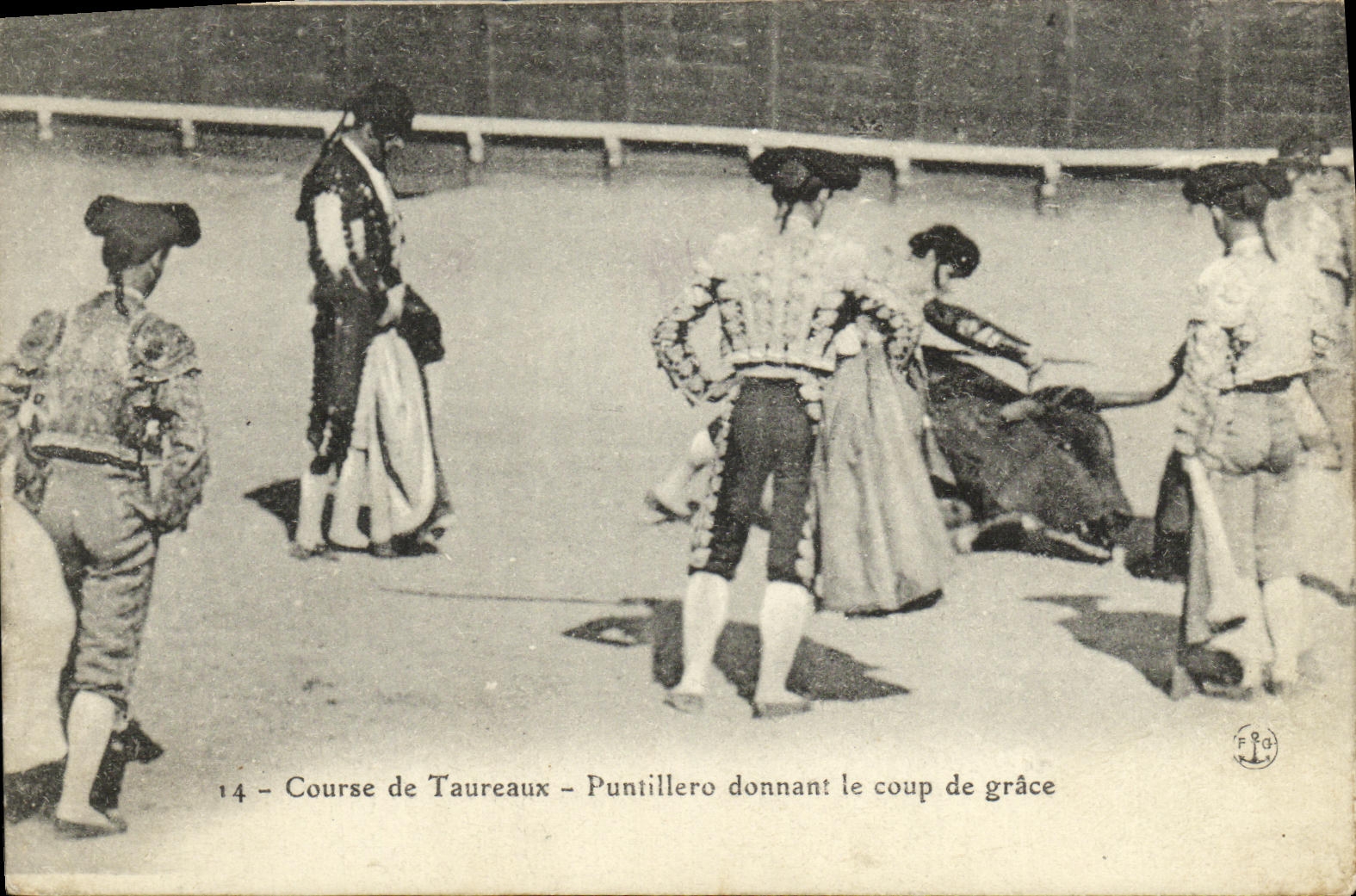 Course de Taureaux – Puntillero donnant le coup de grâce — F.90