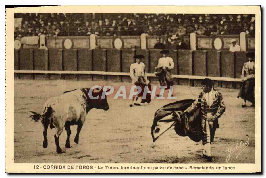 CPA Sport Espagne Corrida Toro Taureau Le Torero terminant une passe de cape Rematando un lance