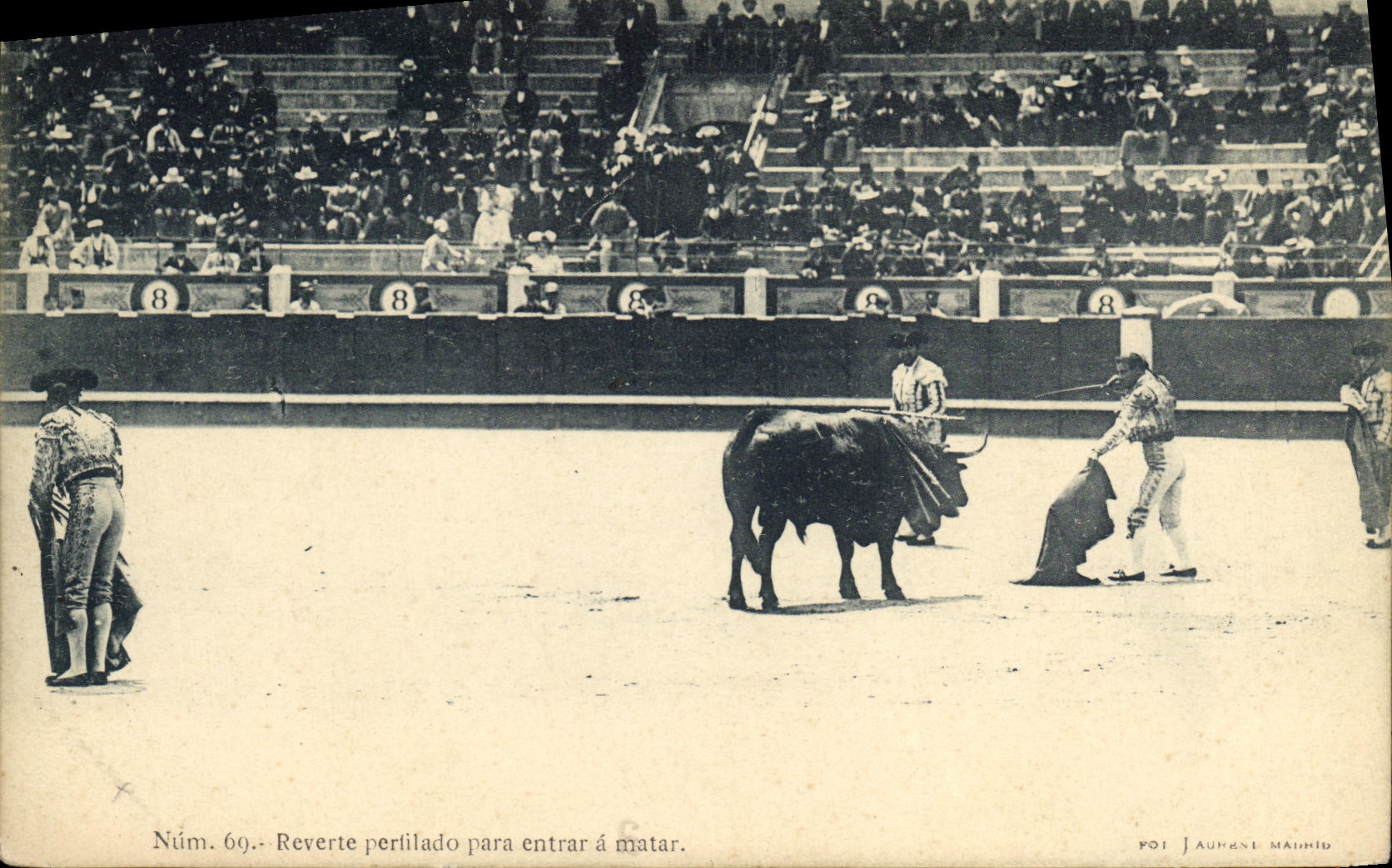 Corrida de toros — Reverte perfilado para entrar á matar — Jauhent, Madrid