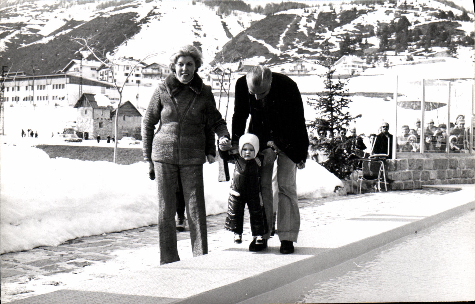 Photo George Pompidou sa femme et un enfant Sports d hiver Ski President de la Republique
