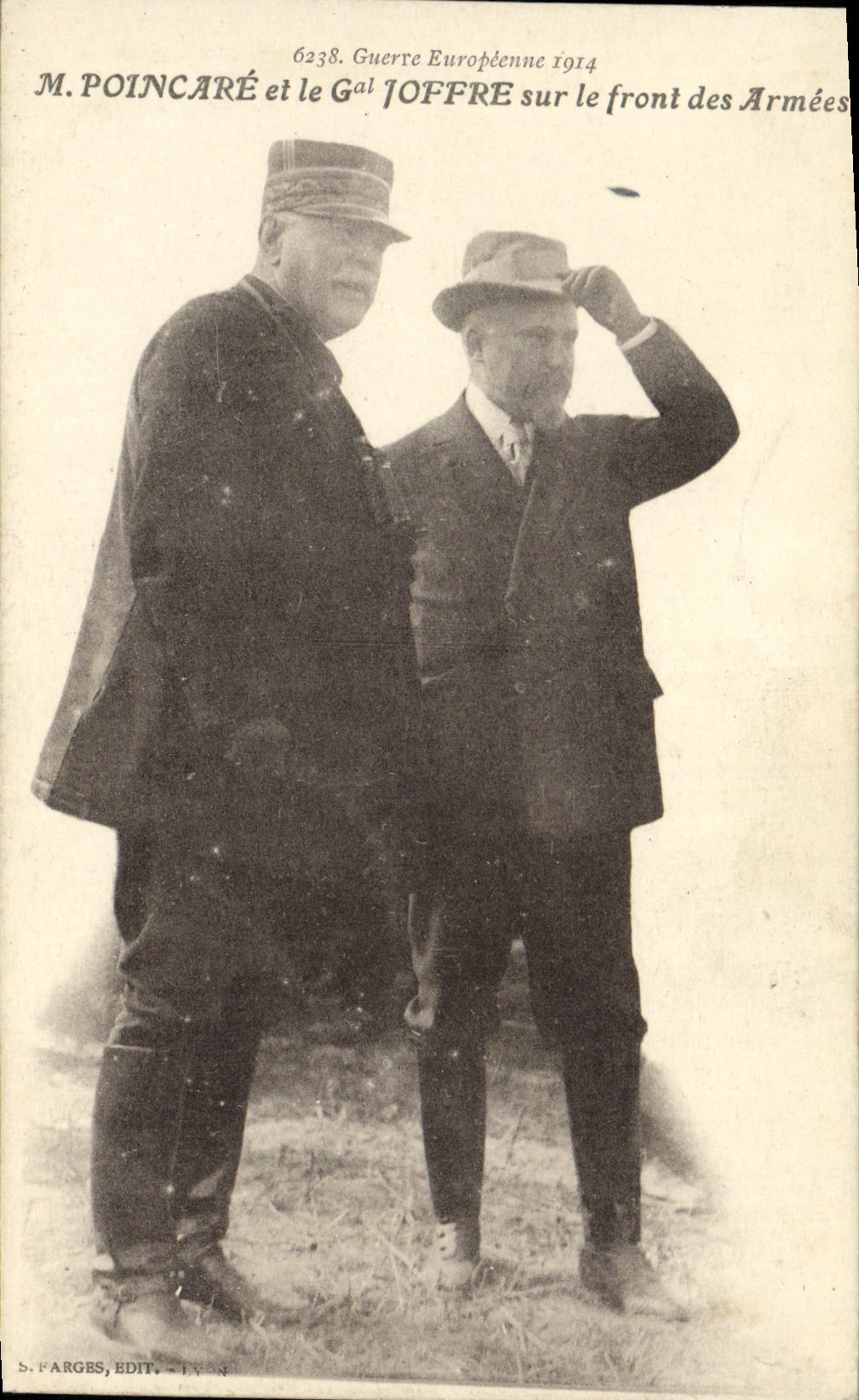 CPA Poincare et General Joffre sur le front des armees Militaria 