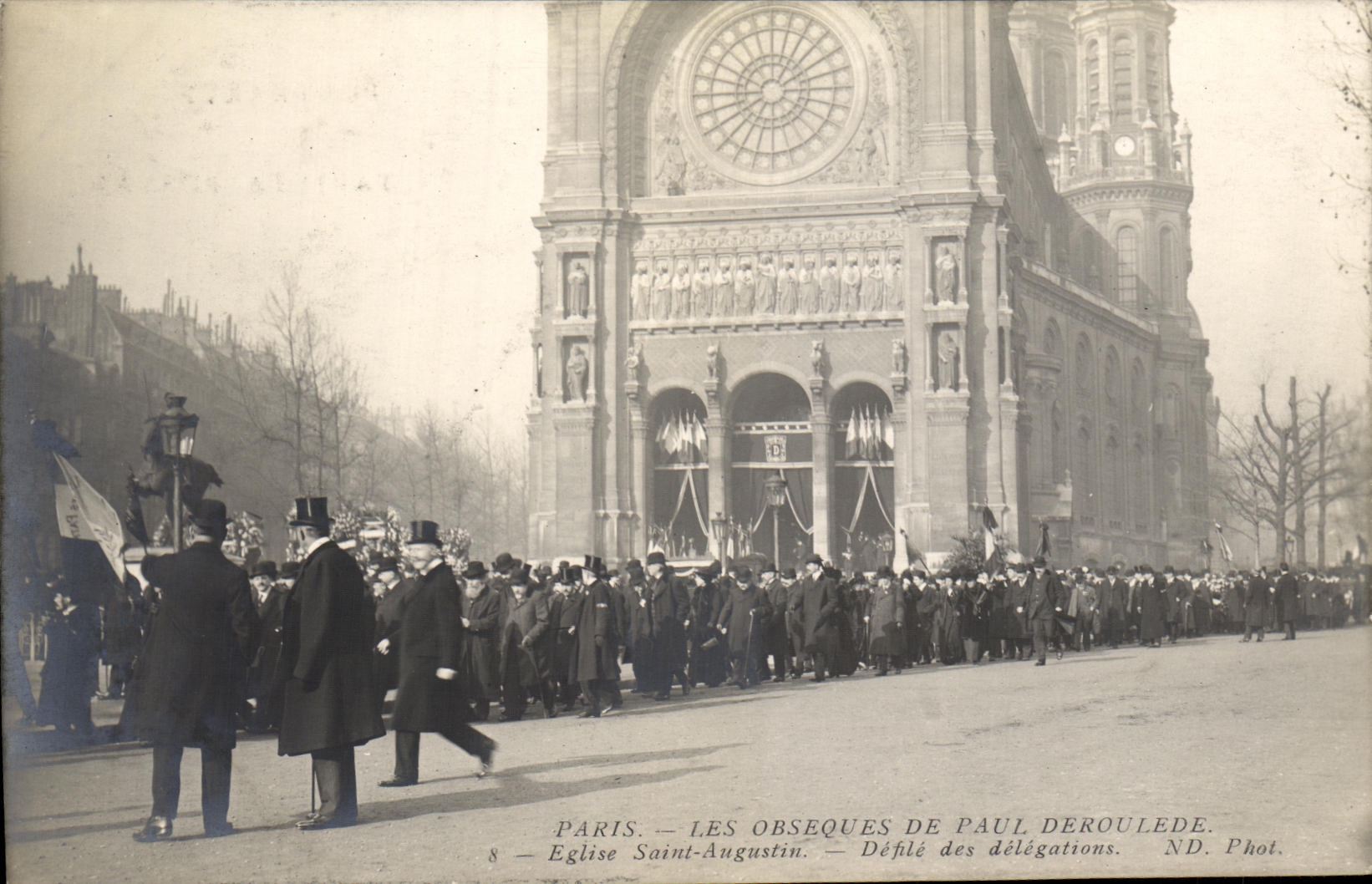CPA Les obseques de Paul Deroulede Eglise Saint Augustin Defile des delegations Paris 