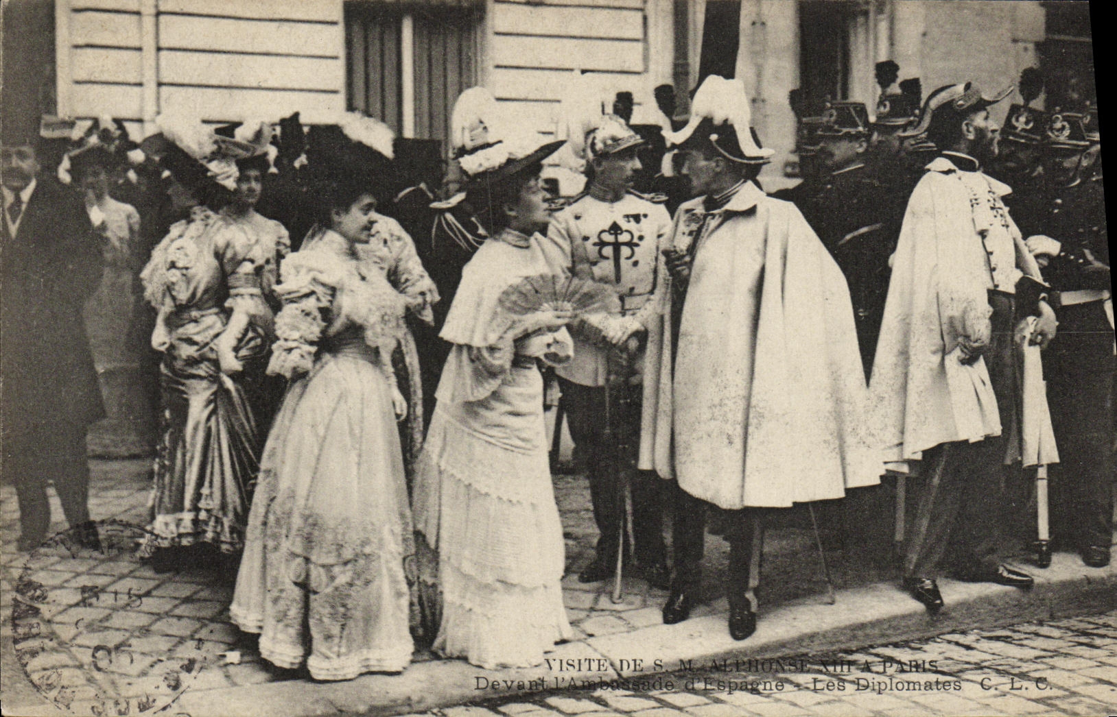 Visite de S.M. Alphonse XIII à Paris — Devant l'Ambassade d'Espagne — Les Diplomates — C.L.C.
