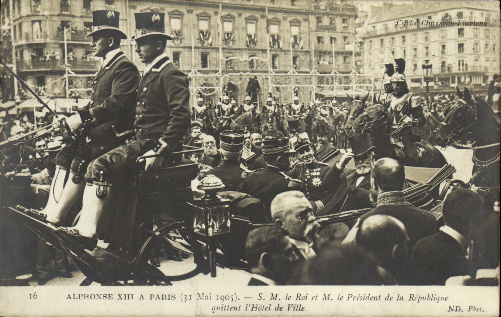 Alphonse XIII à Paris — S.M. le Roi et M. le Président de la République quittent l'Hôtel de Ville (31 Mai 1905) — Cliché Chusseau-Flavien