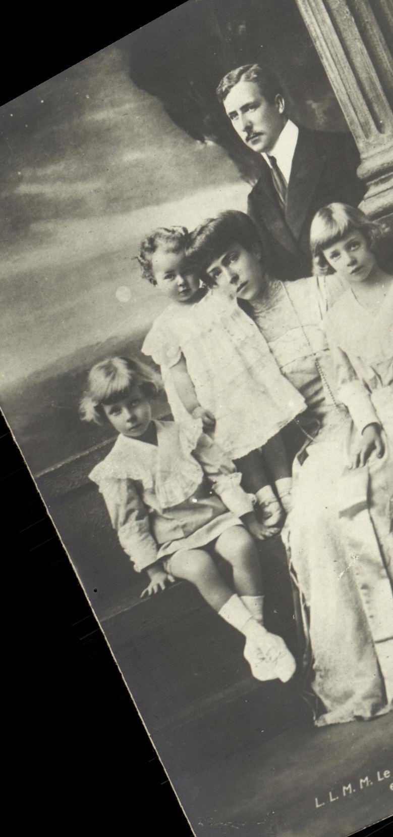 Famille — portrait de groupe — L.L.M. Le