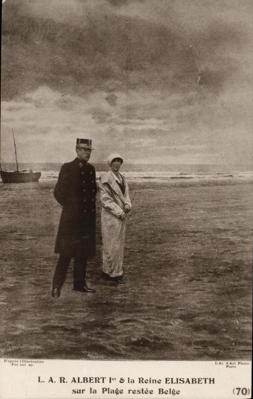 L.A.R. Albert Ier & la Reine Elisabeth sur la Plage restée Belge — L'At d'Art Photo, Paris, n° (70)