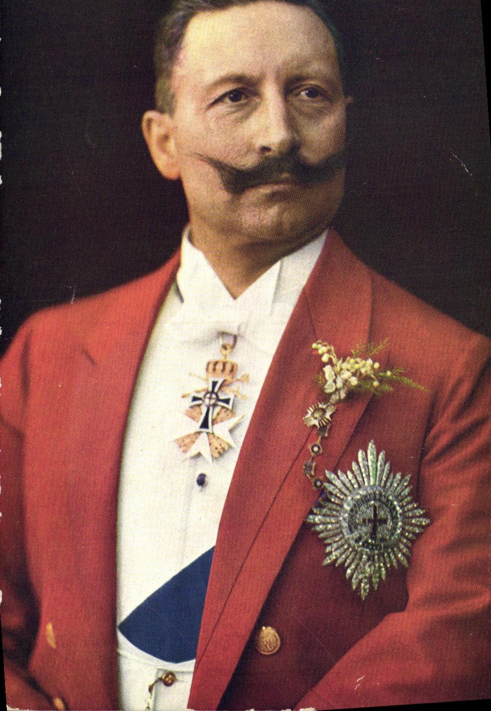 Portrait d'un homme en costume rouge orné de décorations — Série 1, N° 1 — Éditeur Wilhelm II, Berlin