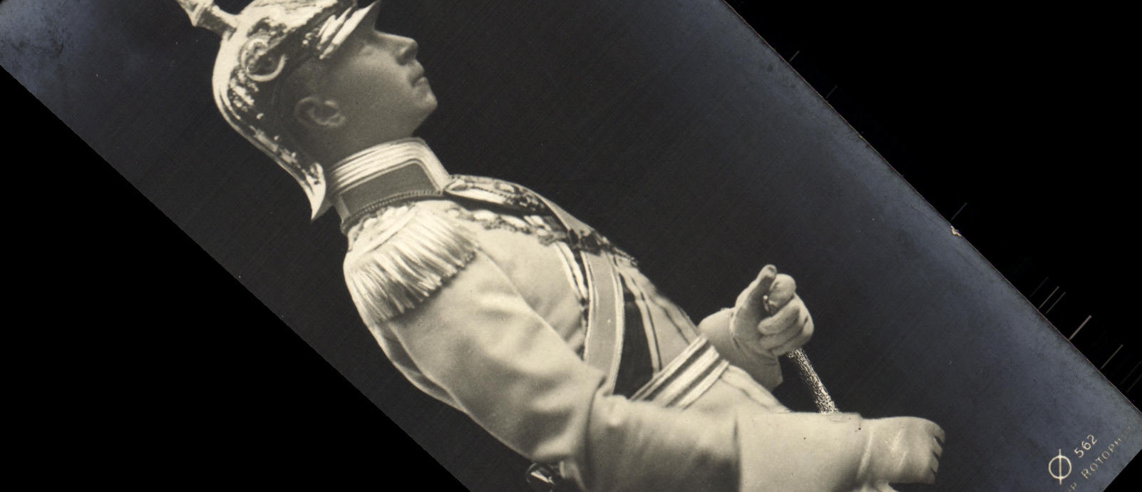 Soldat en uniforme — photographie — éditeur Roytman, n° 562