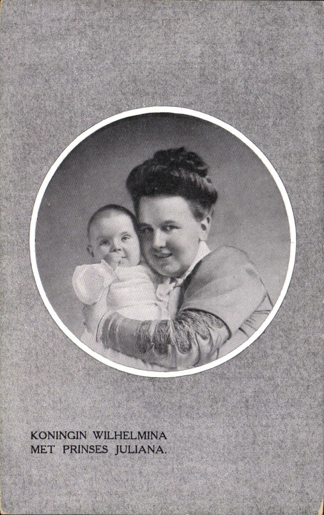 Koningin Wilhelmina met Prinses Juliana — Photo Guy de Coral & Co., Amsterdam, den Haag