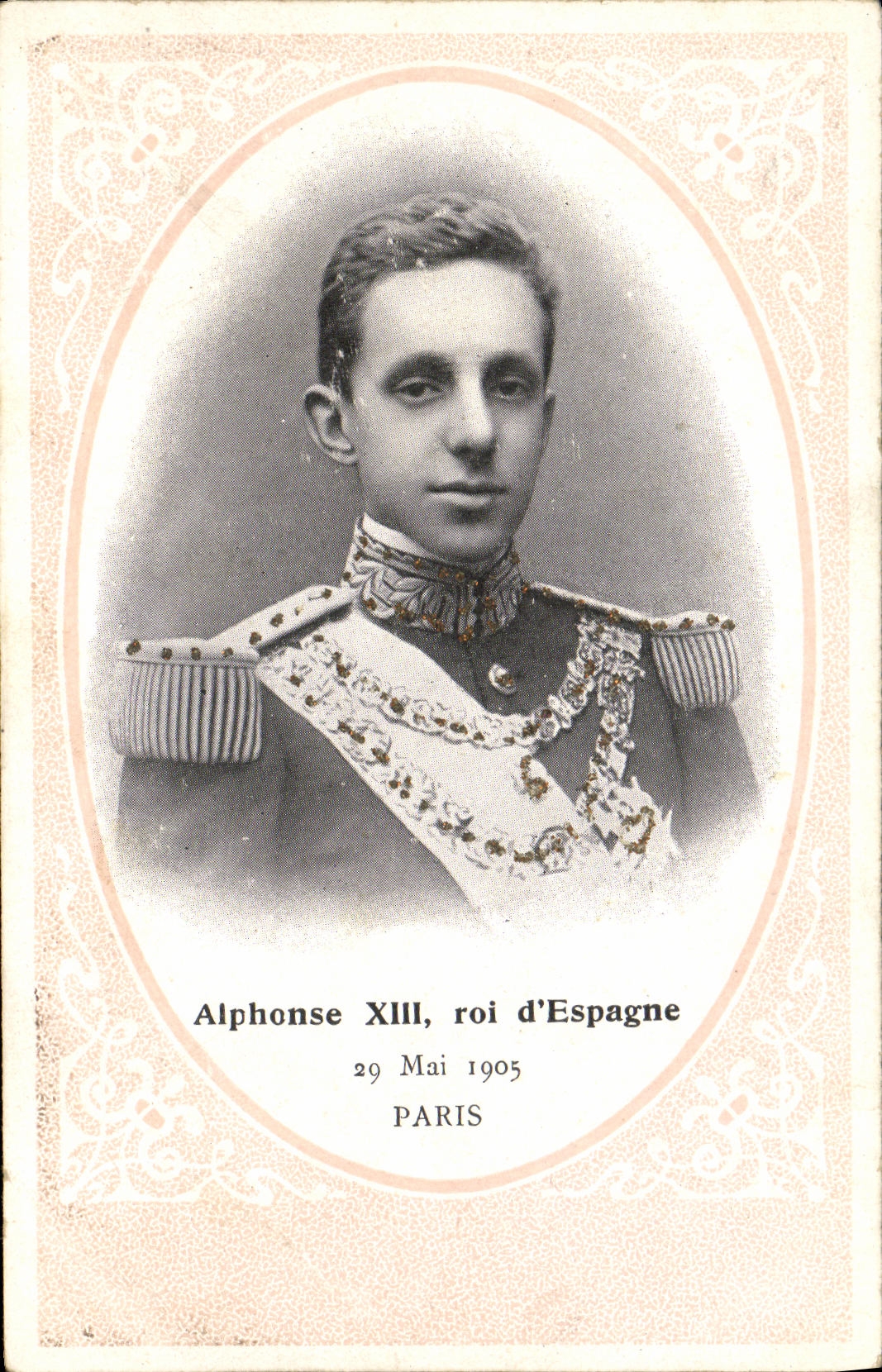 Alphonse XIII, roi d'Espagne — portrait en uniforme — Paris 1905