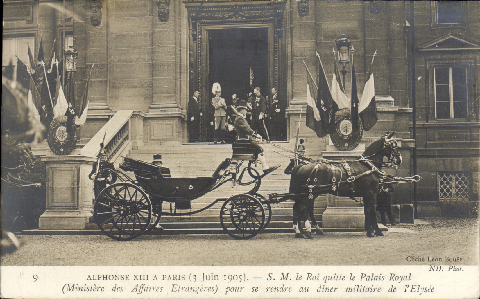 Alphonse XIII à Paris — (3 Juin 1905) — S.M. le Roi quitte le Palais Royal (Ministère des Affaires Etrangères) pour se rendre au dîner militaire de l’Elysée — Cliché Léon Bouët