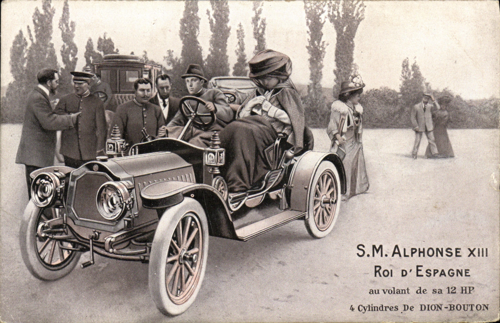 CPA Alphonse XIII Roi d Espagne au volant de sa 12 HP 4 cylindres Dion Bouton Automobile