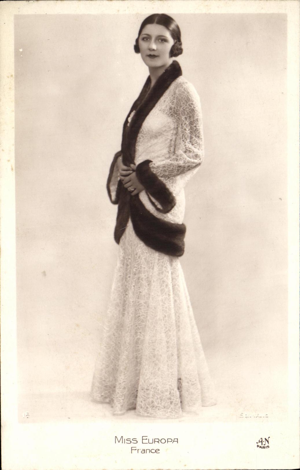 CPA Fantaisie Femme Miss Europa France