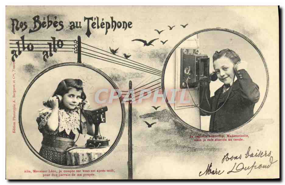 CPA Fantaisie Femme Nos bebes au telephone