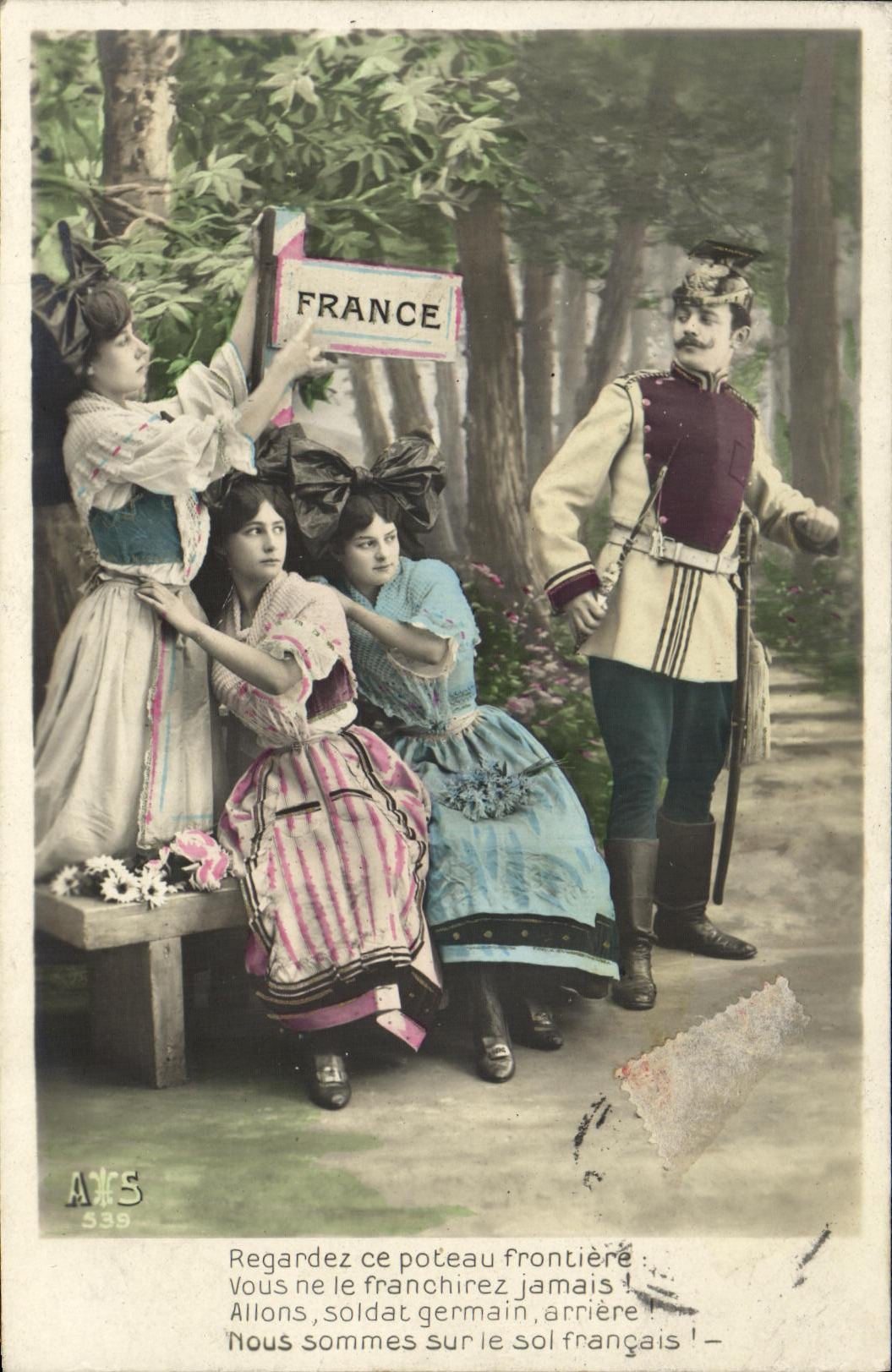 Femmes et soldat à la frontière — AJS 538 — AJS