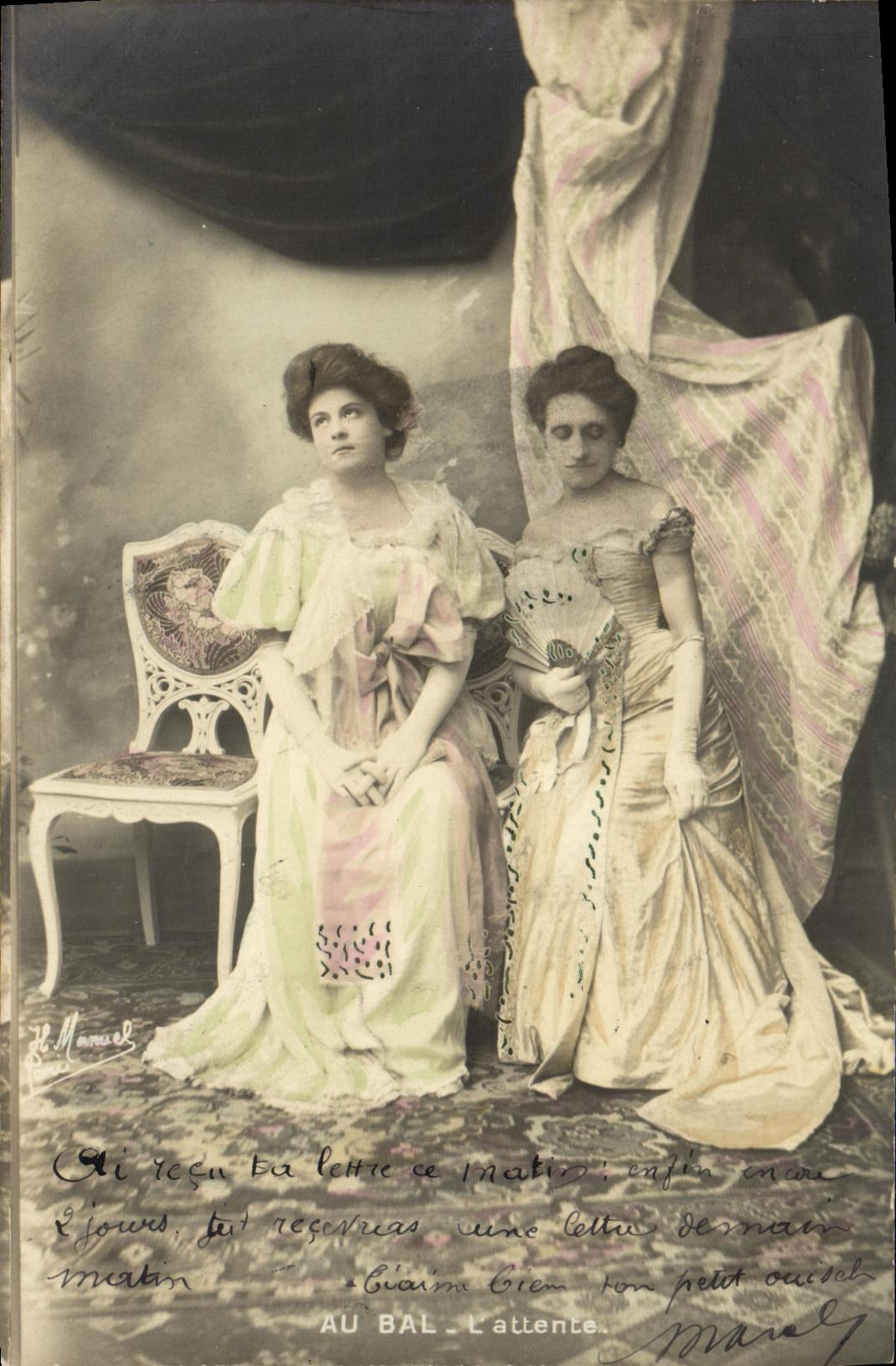 Zwei junge Frauen — Auf dem Ball — H. Manuel
