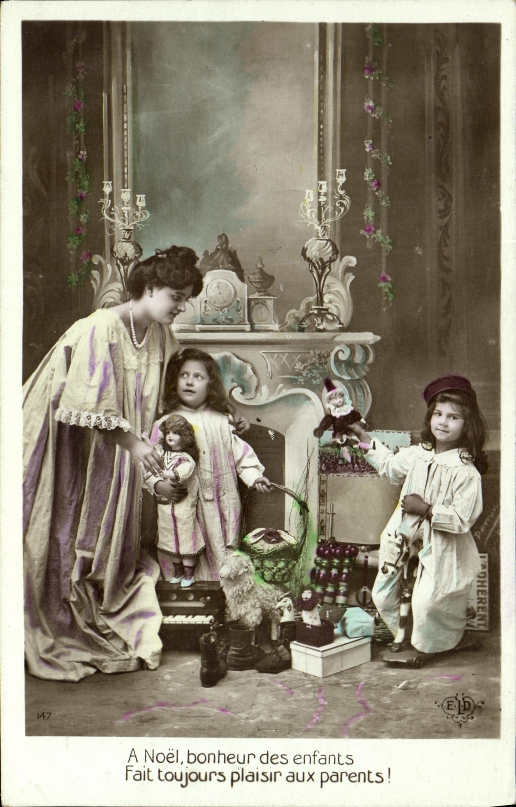 CPA Fantaisie Femme et enfants Poupees Marionnettes