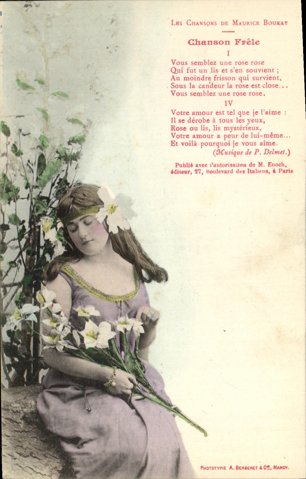 Jeune femme en robe violette tenant des fleurs — Chanson Frêle de Maurice Boukay — Phototypie A. Bergeret & Cie, Nandy