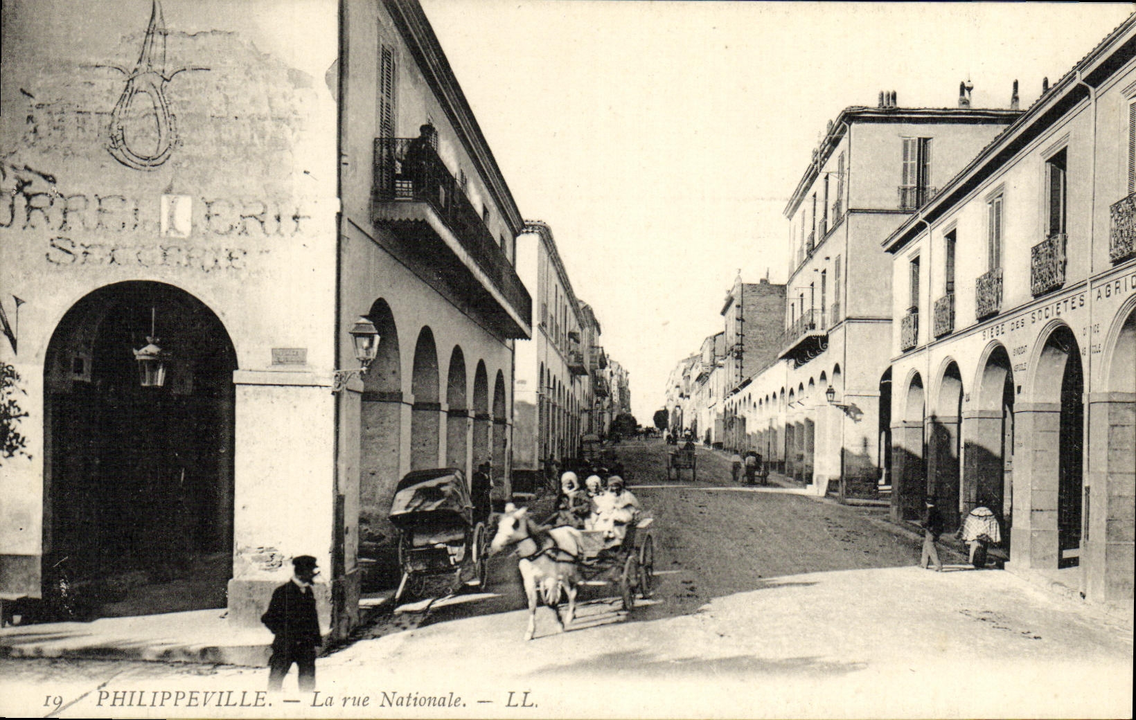 CPA Algerie Philippeville La rue Nationale 