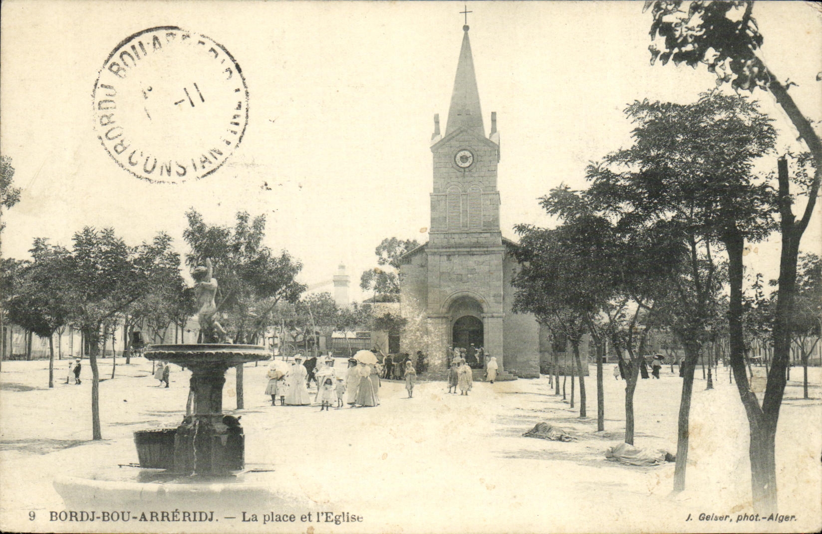 Bordj-Bou-Arréridj — La place et l'Église — J. Gelser, phot-Alger