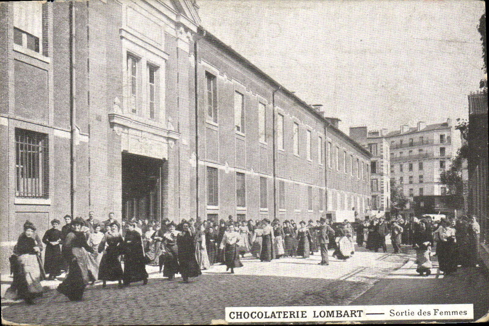 CPA Chocolaterie Lombart Sortie des femmes