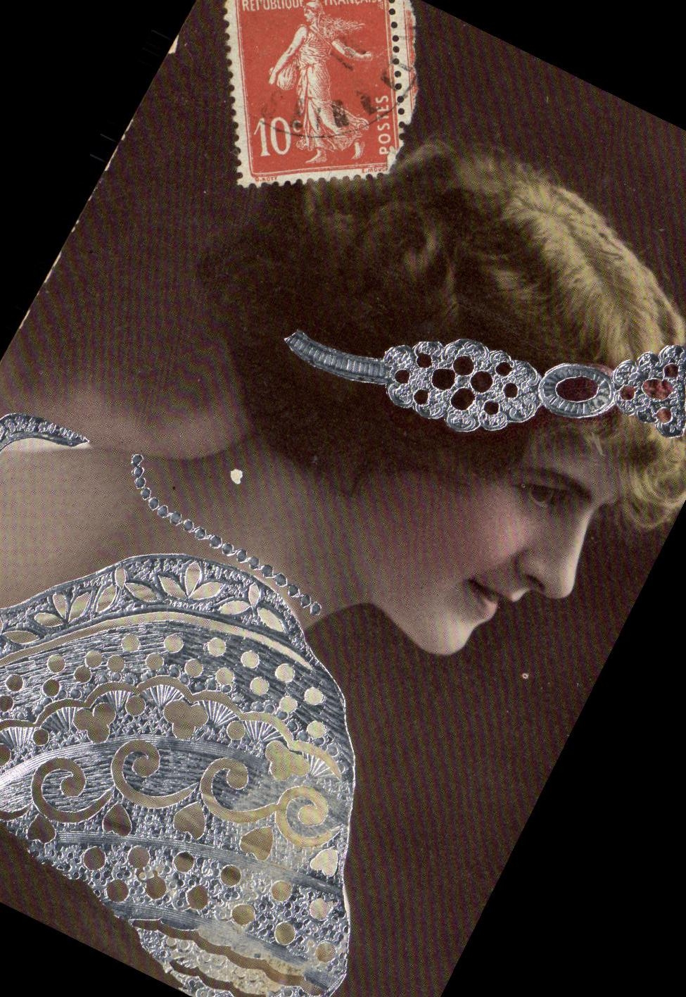 Jeune femme en bijoux — style Art Déco — éditeur non identifié
