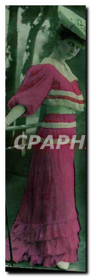 Femme en robe rose — époque 1900 — éditeur CPAPHIL, n° de série non lisible