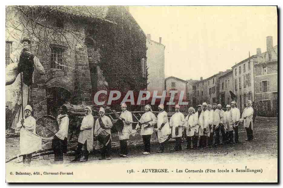 REPRO Auvergne Les Cornards Fete locale a Sauxillanges Folklore