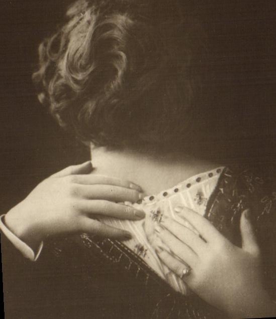 CPA Fantaisie Femme le baiser mysterieux