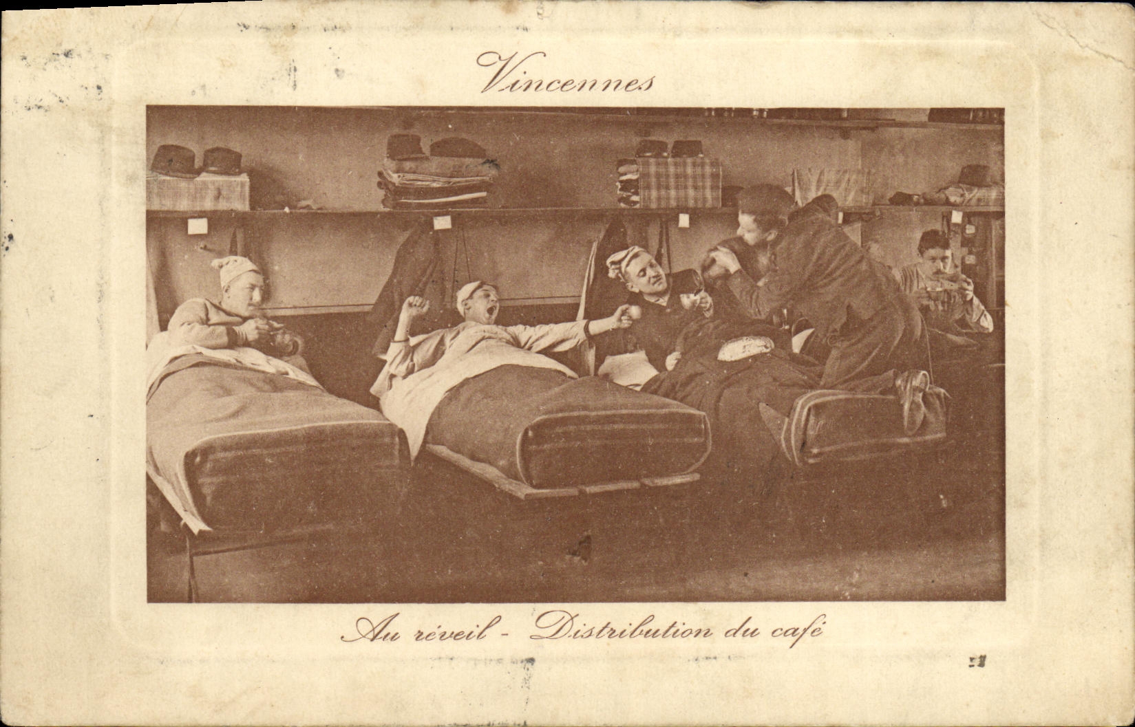 CPA Vincennes Au reveil Distribution de cafe Enfants