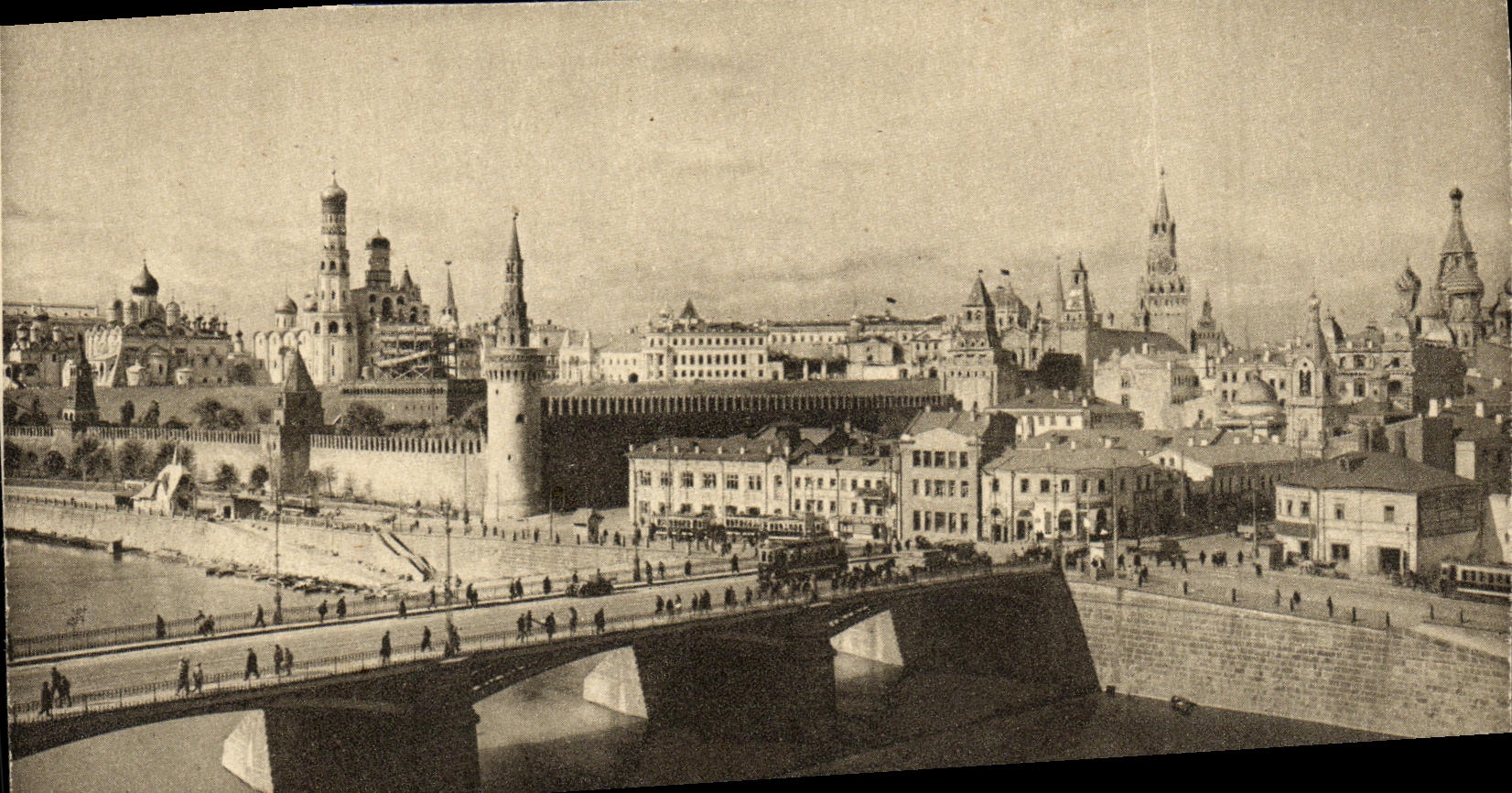 CPA Russie Moscou Vue sur le Kremlin du quai raouchsky de la riviere Moscou